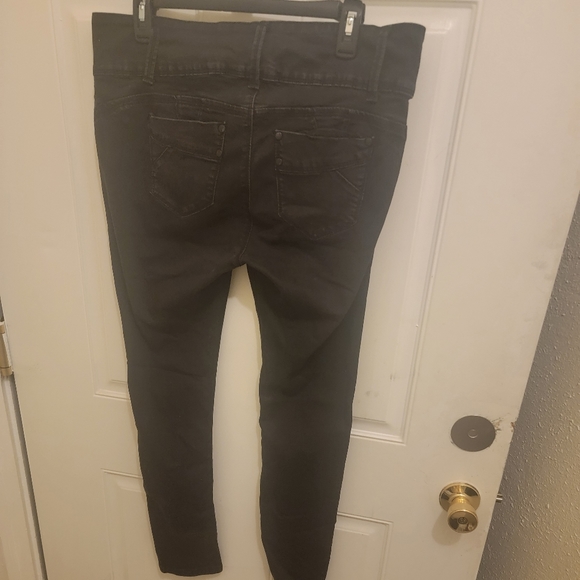 Hailey Jeans - Picture 2 of 2